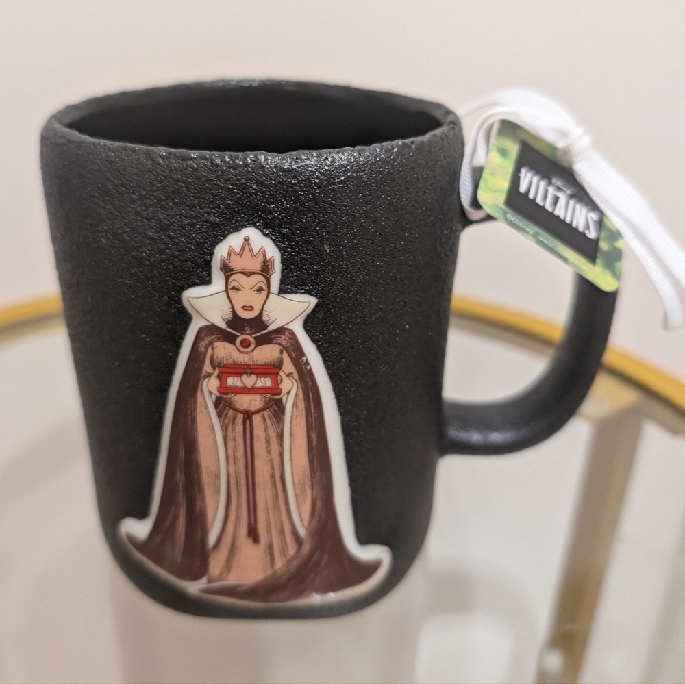 Disney Villains Evil Queen “Dark Magic” Black Textured Mug – New with Tags